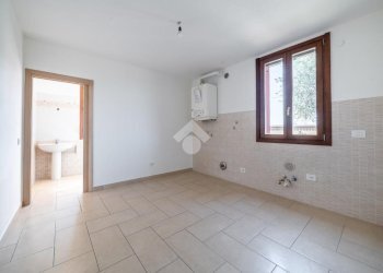 Four-room apartment Via peschiera, Castelnovo di Sotto - photo 15
