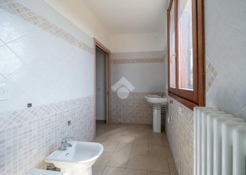 Four-room apartment Via peschiera, Castelnovo di Sotto - photo 18