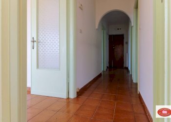 Ingresso a corridoio - Quadrilocale Loc. Rocca
 
10, Stella - foto 7