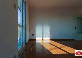 Salone con balconata - Quadrilocale Loc. Rocca
 
10, Stella - foto 9