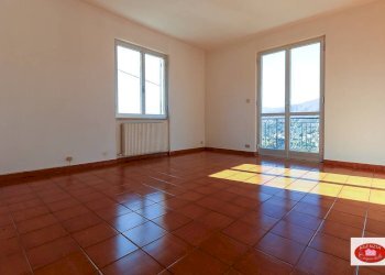 Salone con balconata - Quadrilocale Loc. Rocca
 
10, Stella - foto 10