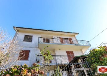 La villa - Quadrilocale Loc. Rocca
 
10, Stella - foto 1