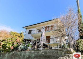 La villa facciata a Sud - Quadrilocale Loc. Rocca
 
10, Stella - foto 24