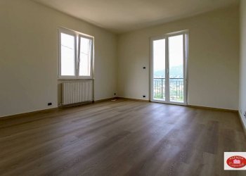 Soggiorno con balconata ad angolo - Quadrilocale Loc. Rocca
 
10, Stella - foto 4