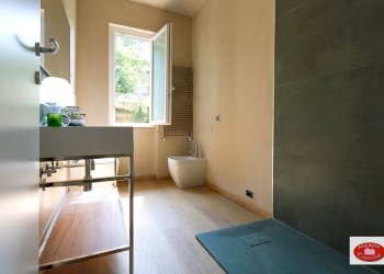 Bagno nuovo arredato - Quadrilocale Loc. Rocca
 
10, Stella - foto 14