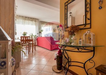 Sala da pranzo - Trilocale via Verdi
 
95, Cocquio-Trevisago - foto 1