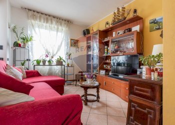 Soggiorno - Trilocale via Verdi
 
95, Cocquio-Trevisago - foto 3