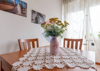 Sala da pranzo - Trilocale via Verdi
 
95, Cocquio-Trevisago - foto 5