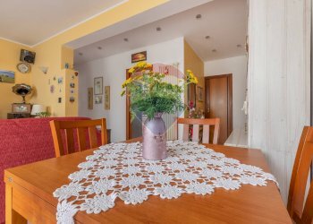 Sala da pranzo - Trilocale via Verdi
 
95, Cocquio-Trevisago - foto 7