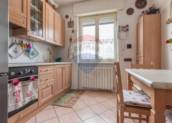 Cucina - Trilocale via Verdi
 
95, Cocquio-Trevisago - foto 8