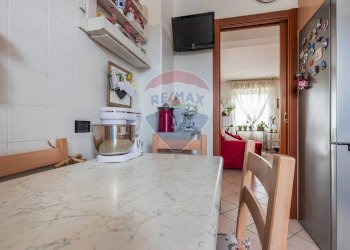 Cucina - Trilocale via Verdi
 
95, Cocquio-Trevisago - foto 10