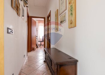 Hall / corridoio - Trilocale via Verdi
 
95, Cocquio-Trevisago - foto 12