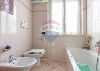 Bagno - Trilocale via Verdi
 
95, Cocquio-Trevisago - foto 15