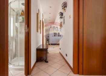 Hall / corridoio - Trilocale via Verdi
 
95, Cocquio-Trevisago - foto 22