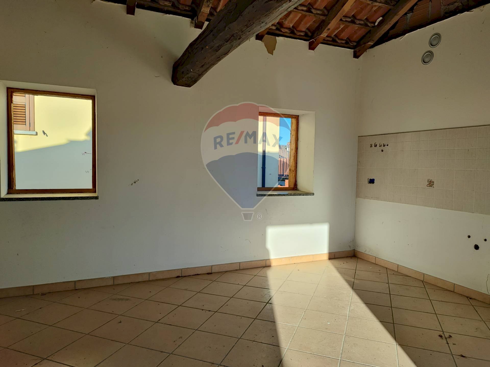 Stanza vuota - Bilocale Via Vanetti, Inarzo - foto 3