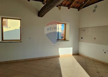 Stanza vuota - Bilocale Via Vanetti, Inarzo - foto 3