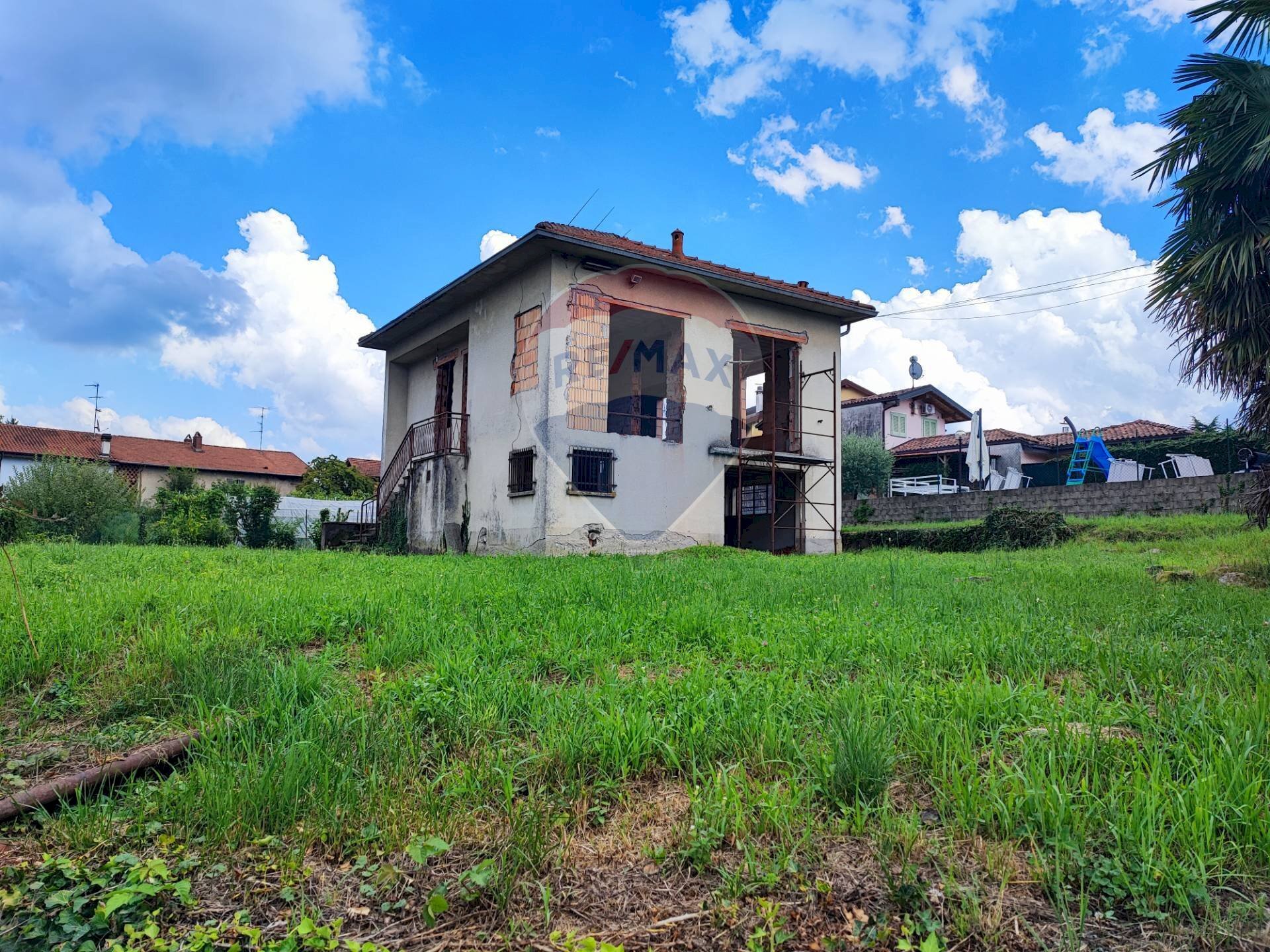 Casa all\'aperto - Villa Via Martiri della Libertà
 
501, Travedona-Monate - foto 1