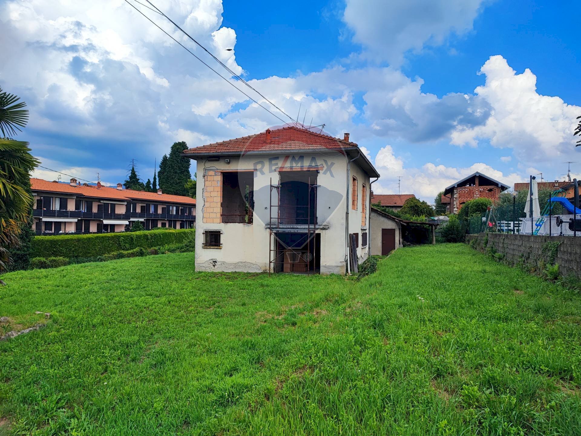 Casa all\'aperto - Villa Via Martiri della Libertà
 
501, Travedona-Monate - foto 2