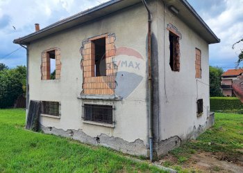 Casa all\'aperto - Villa Via Martiri della Libertà
 
501, Travedona-Monate - foto 4