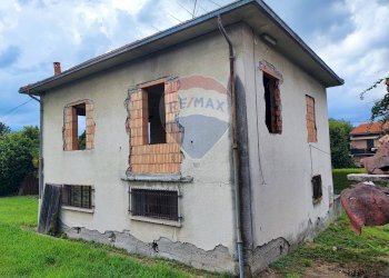 Casa all\'aperto - Villa Via Martiri della Libertà
 
501, Travedona-Monate - foto 5