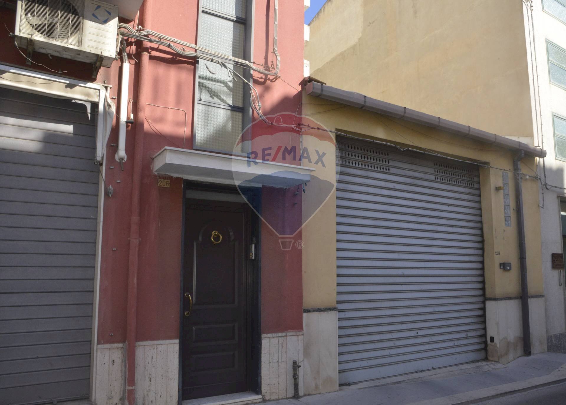 Edificio all\'aperto - Independent house Via Ruggero Settimo
 
206/208, Vittoria - photo 2