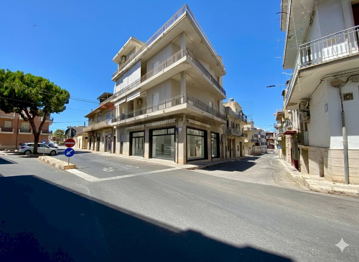 Edificio all\'aperto - Casa semi indipendente Via Giovanni Pascoli
 
19, Comiso - foto 1