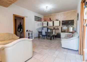 Sala da pranzo - Quadrilocale Vico Bellini, Bitonto - foto 2