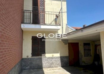 Cortile interno - Casa indipendente via Alessandro Manzoni, Ciriè - foto 2