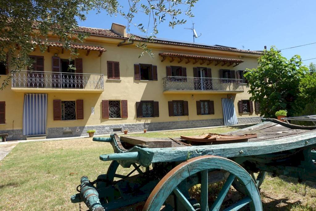 Facciata - Rustico via Umberto I, San Marzano Oliveto - foto 1