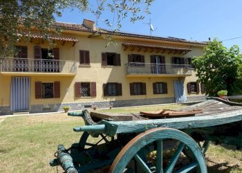Facciata - Rustico via Umberto I, San Marzano Oliveto - foto 1