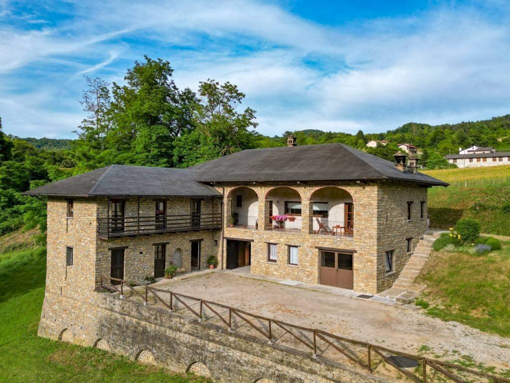 Facciata - Rustico via Madonna dei Piani, San Benedetto Belbo - foto 2