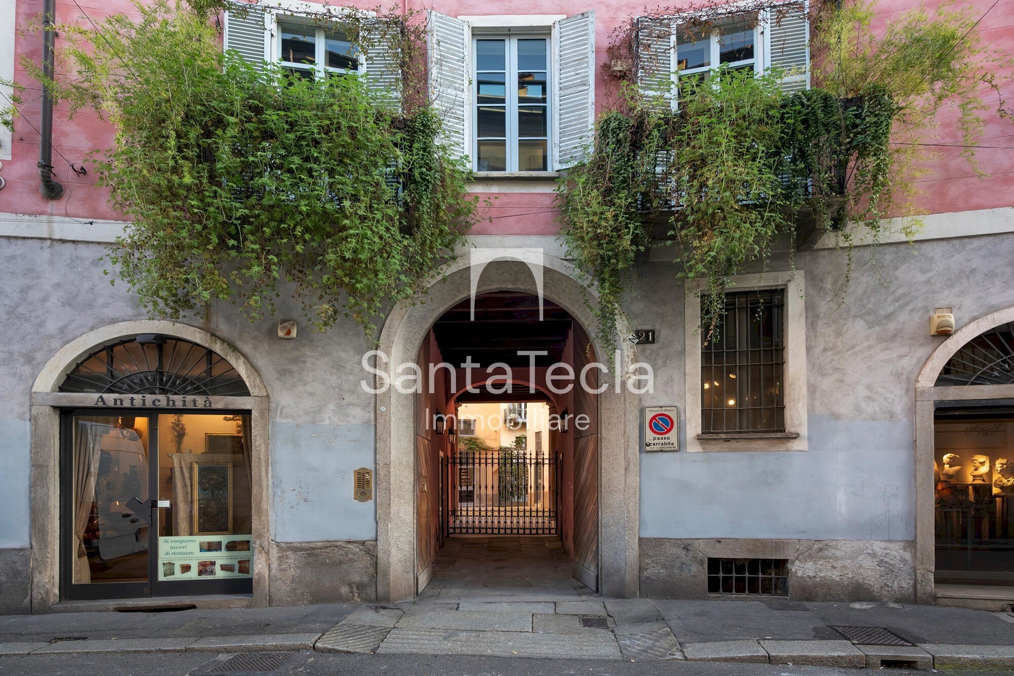 Shop Via Santa Marta, 21, Milano - photo 1