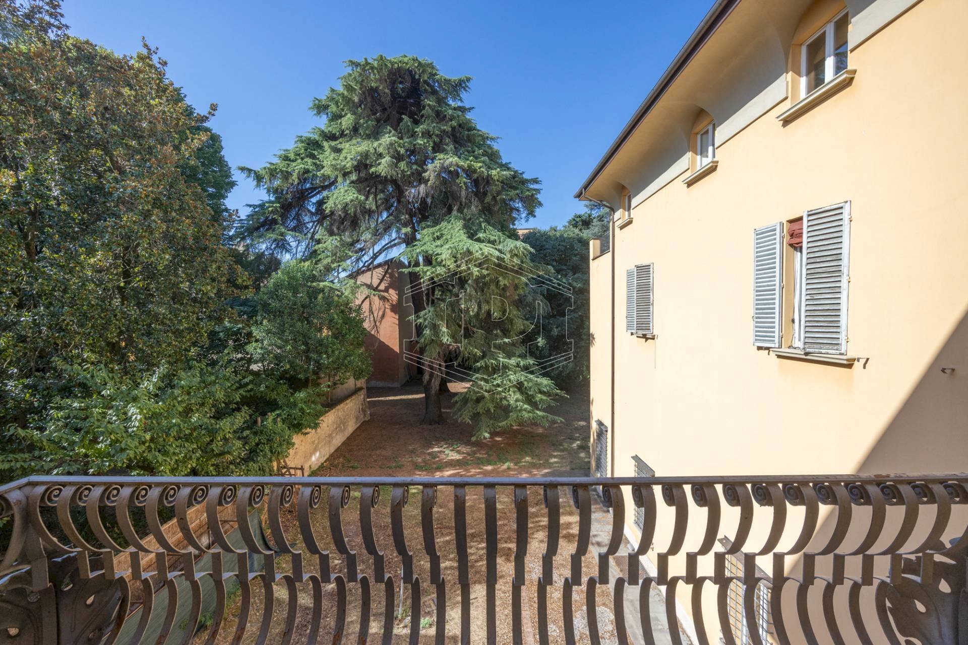 Two-room apartment Strada Maggiore, Bologna (neighborhood Centro Storico) - photo 3