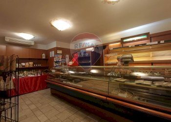 Cucina - Attività Commerciale Lurano - foto 9