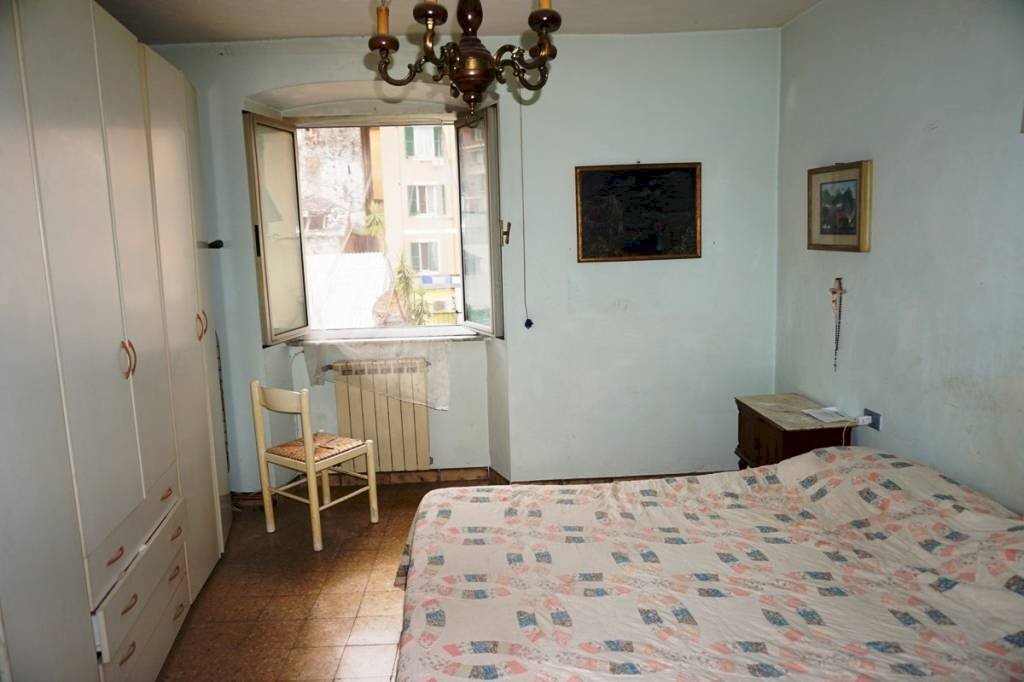 Camera da letto - Two-room apartment via della Coscia, 2, Genova (neighborhood Sampierdarena) - photo 3