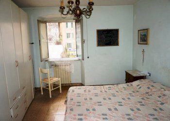 Camera da letto - Bilocale via della Coscia, 2, Genova (zona Sampierdarena) - foto 3