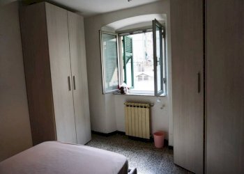 Camera da letto - Bilocale via della Coscia, 2, Genova (zona Sampierdarena) - foto 5