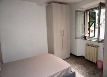 Camera da letto - Bilocale via della Coscia, 2, Genova (zona Sampierdarena) - foto 7
