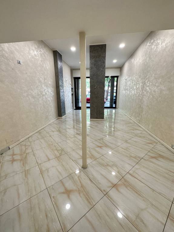 Interno palazzo - Negozio piazza Pitagora, Torino - foto 3