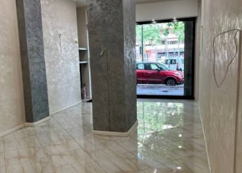 Interno palazzo - Negozio piazza Pitagora, Torino - foto 4