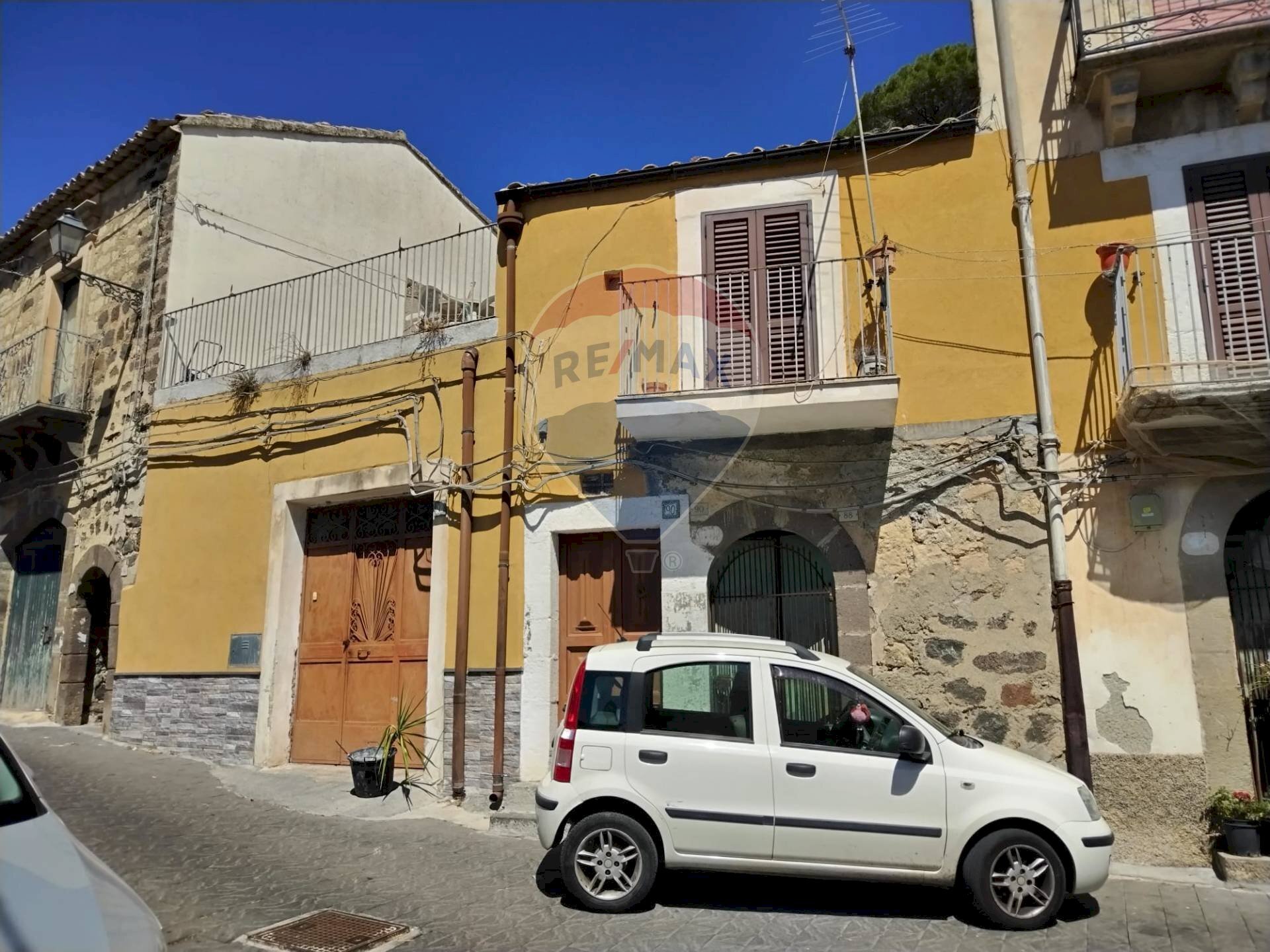 Edificio all\'aperto - Casa indipendente Via Santa Maria dei Greci
 
90, Vizzini - foto 1