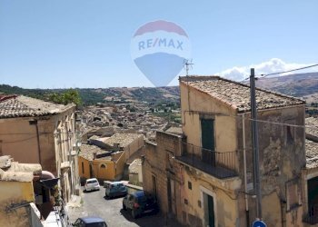 Edificio all\'aperto - Casa indipendente Via Santa Maria dei Greci
 
90, Vizzini - foto 14