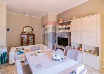 Sala da pranzo - Quadrilocale Via Madonna della Via
 
190, Gravina di Catania - foto 1