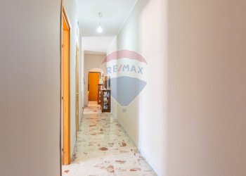 Hall / corridoio - Quadrilocale Via Madonna della Via
 
190, Gravina di Catania - foto 3