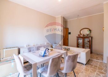 Sala da pranzo - Quadrilocale Via Madonna della Via
 
190, Gravina di Catania - foto 7