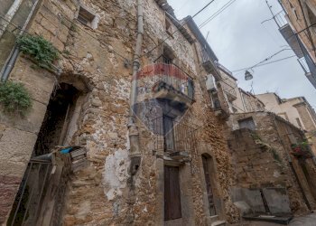 Edificio all\'aperto - Casa semi indipendente Via Calì
 
54-58, Caltagirone - foto 11
