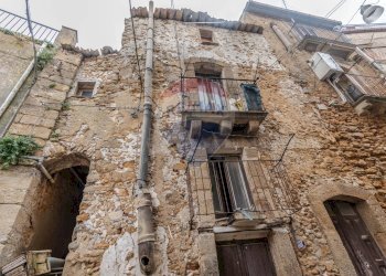 Edificio all\'aperto - Casa semi indipendente Via Calì
 
54-58, Caltagirone - foto 13