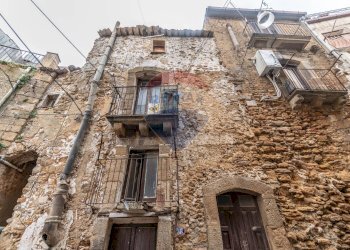 Edificio all\'aperto - Casa semi indipendente Via Calì
 
54-58, Caltagirone - foto 14