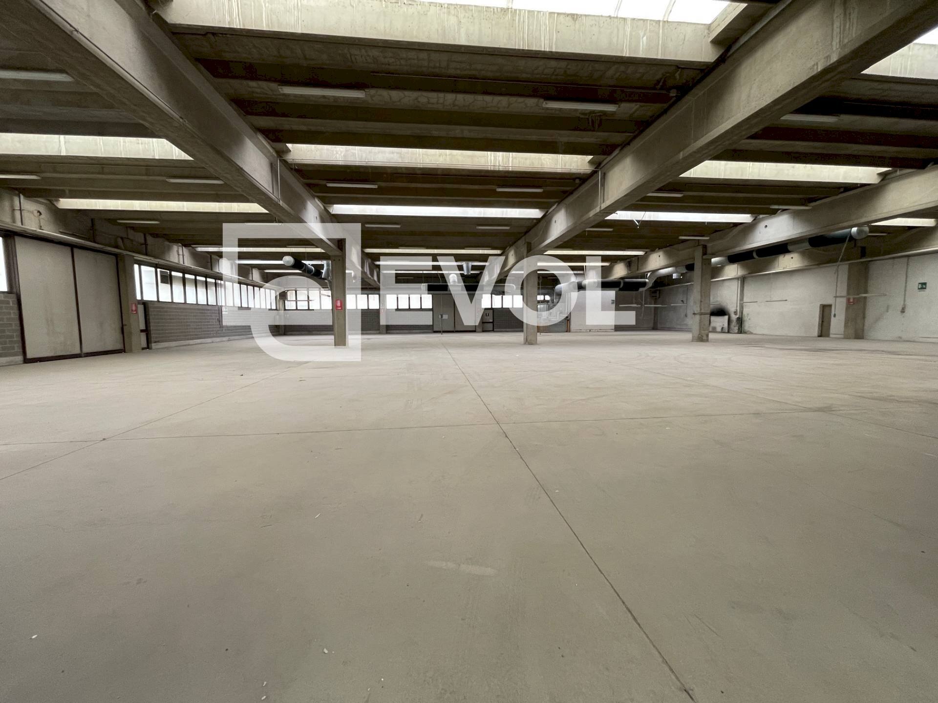 Foto 2 - Capannone via del Cristo
 
21, Manzano - foto 2