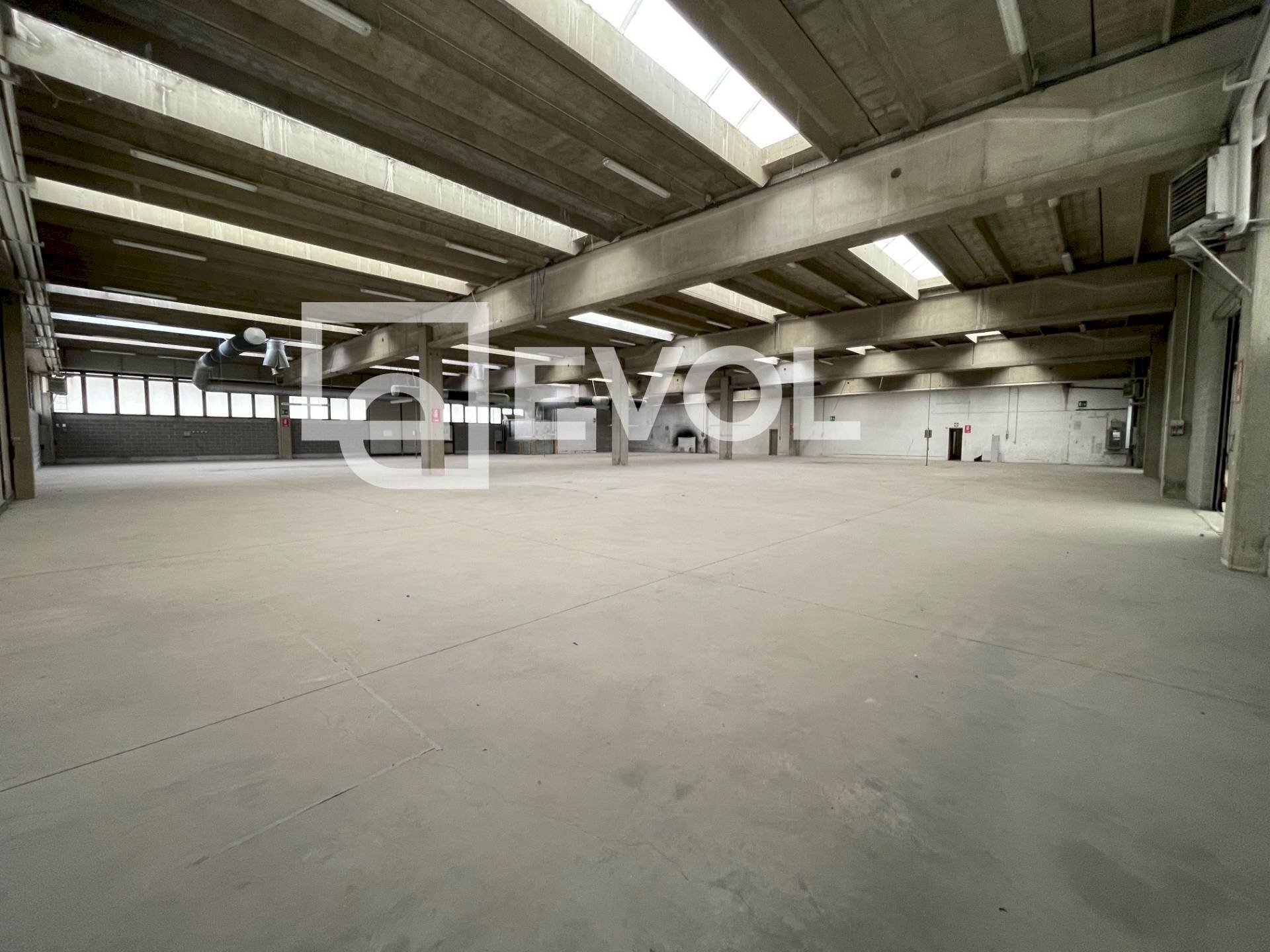 Foto 3 - Capannone via del Cristo
 
21, Manzano - foto 3